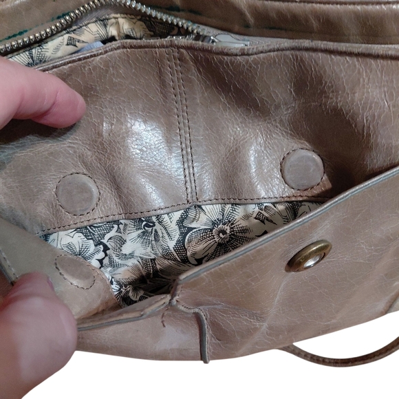 HOBO Tan Shoulder Bag - Picture 7 of 11